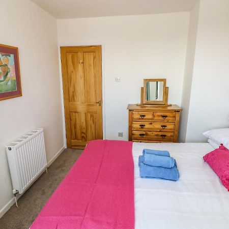 53 St Brides View Villa Хавърфордуест Екстериор снимка