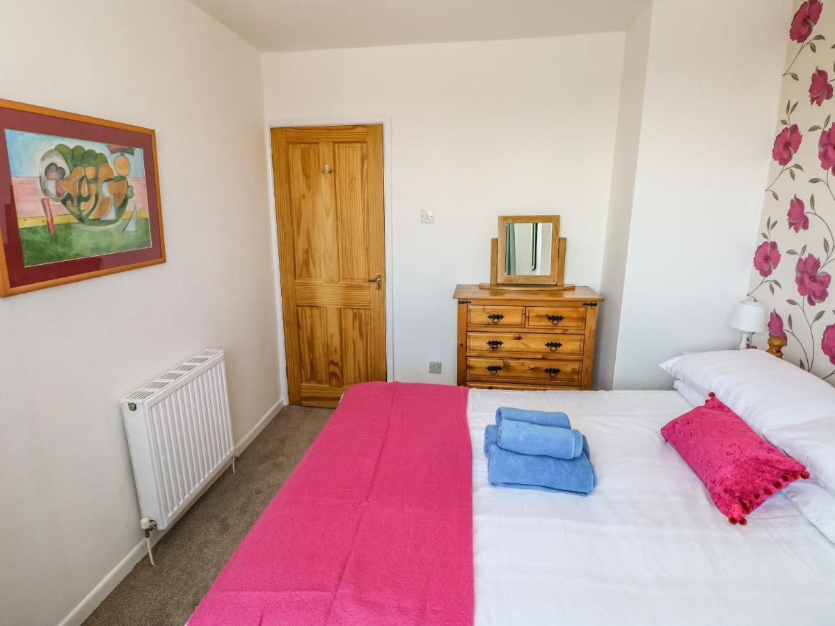 53 St Brides View Villa Хавърфордуест Екстериор снимка