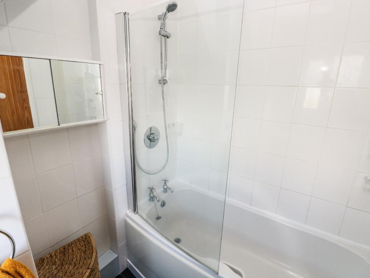 53 St Brides View Villa Хавърфордуест Екстериор снимка
